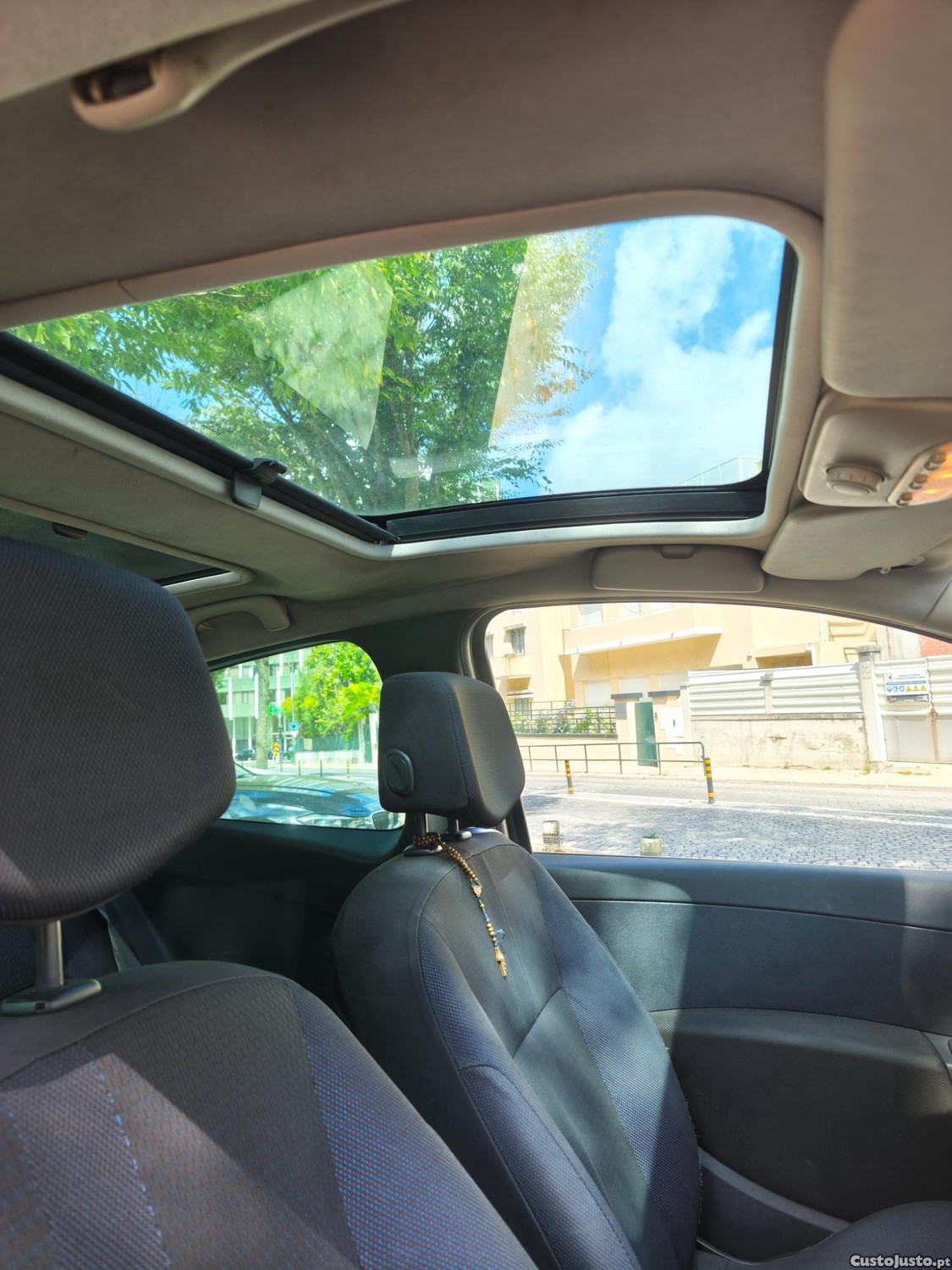 Renault Clio Dynamic 1.5dCi gasóleo com teto panorâmico — fotografia 4
