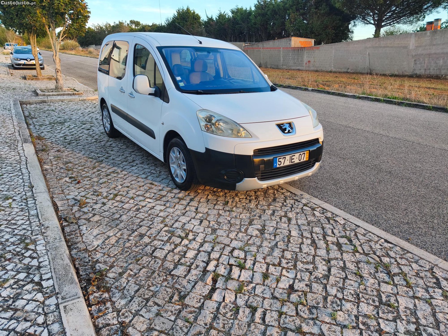 Peugeot Partner 1.6hdi 5 lugares - 09 — photo 2