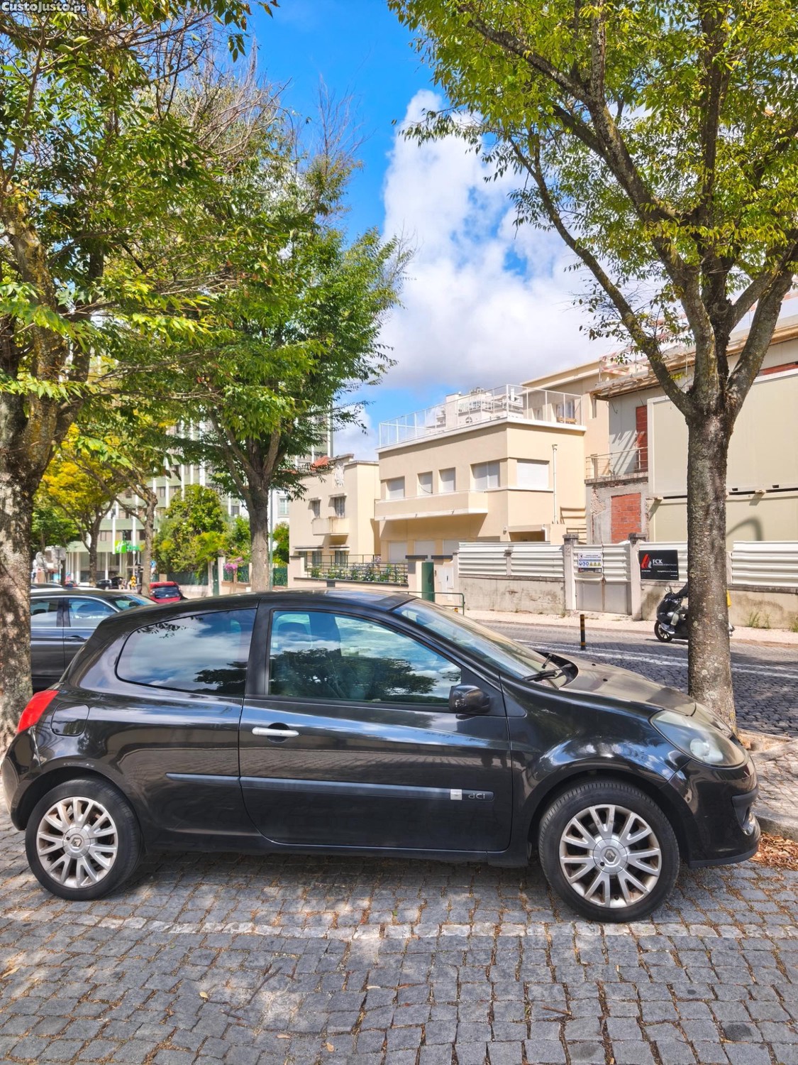 Renault Clio Dynamic 1.5dCi gasóleo com teto panorâmico — fotografia 6