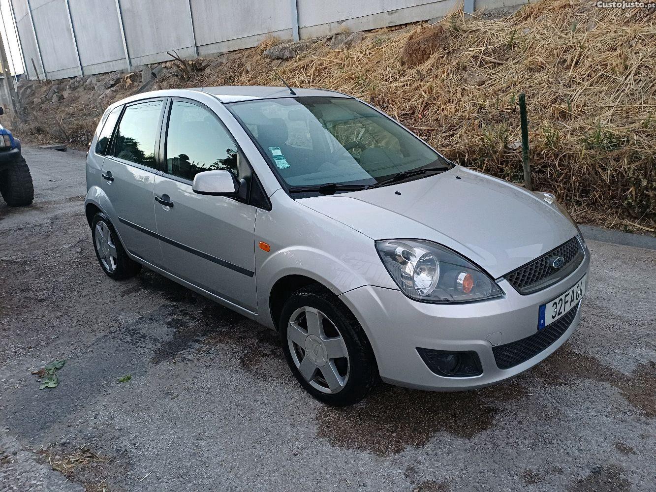 Ford Fiesta 1.4 Tdci Futura - 07 — photo 4