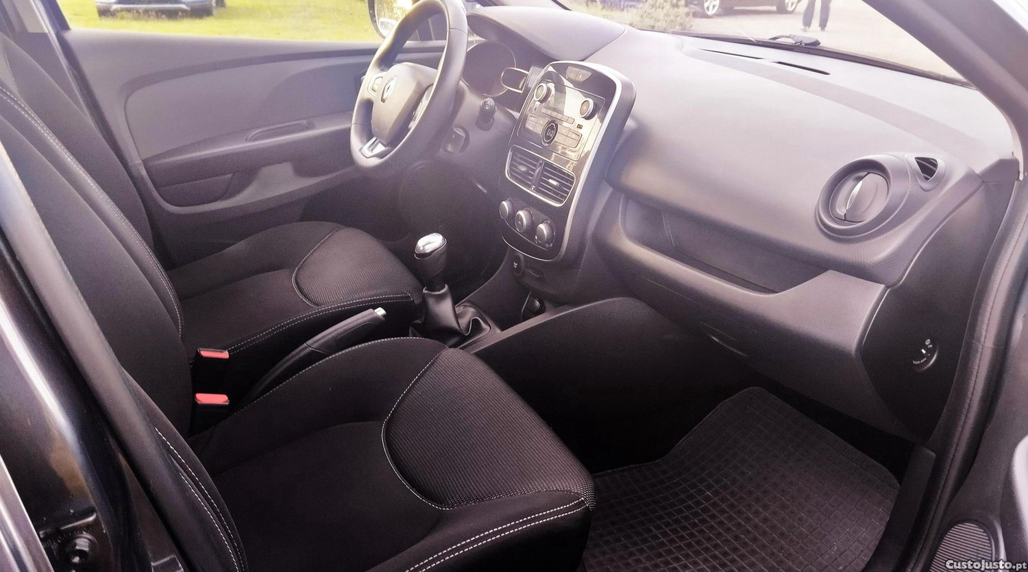 Renault Clio 1.5 dCi - 18 — photo 2