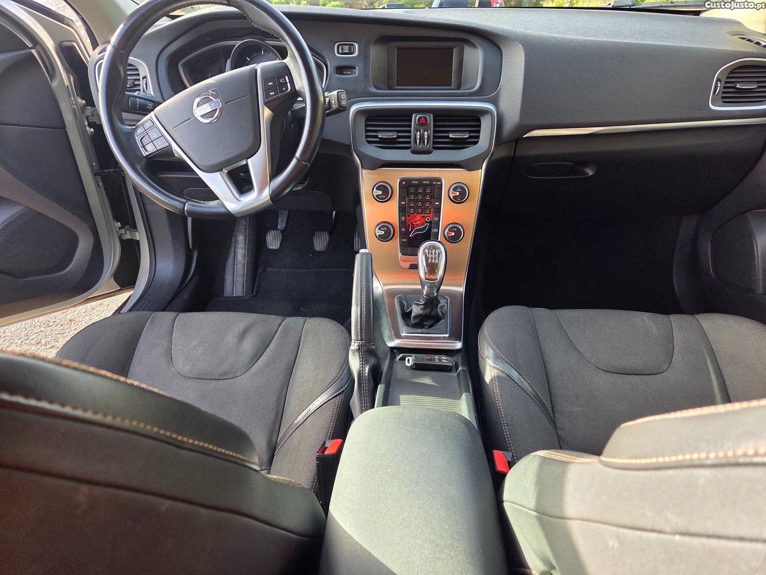 Volvo V40 Cross Country 150.000km — fotografia 8