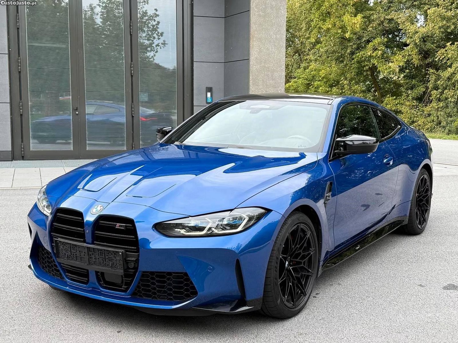 BMW M4 Competition xDrive — photo 2