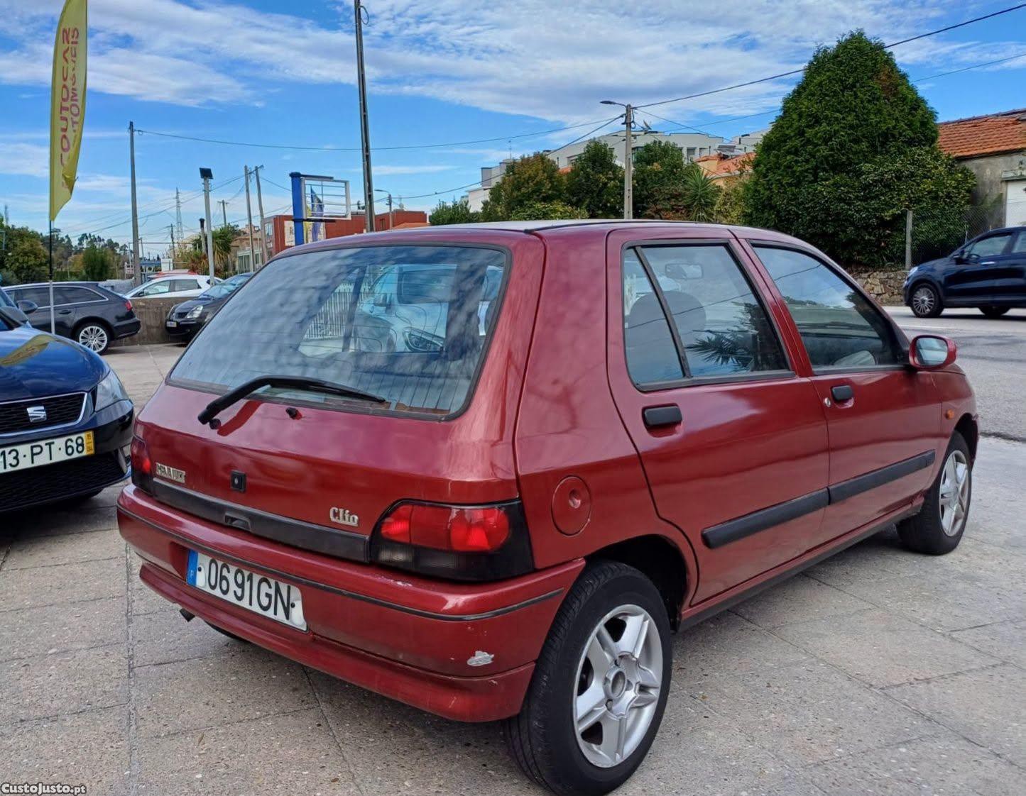 Renault Clio 1.2i - 96 — photo 2
