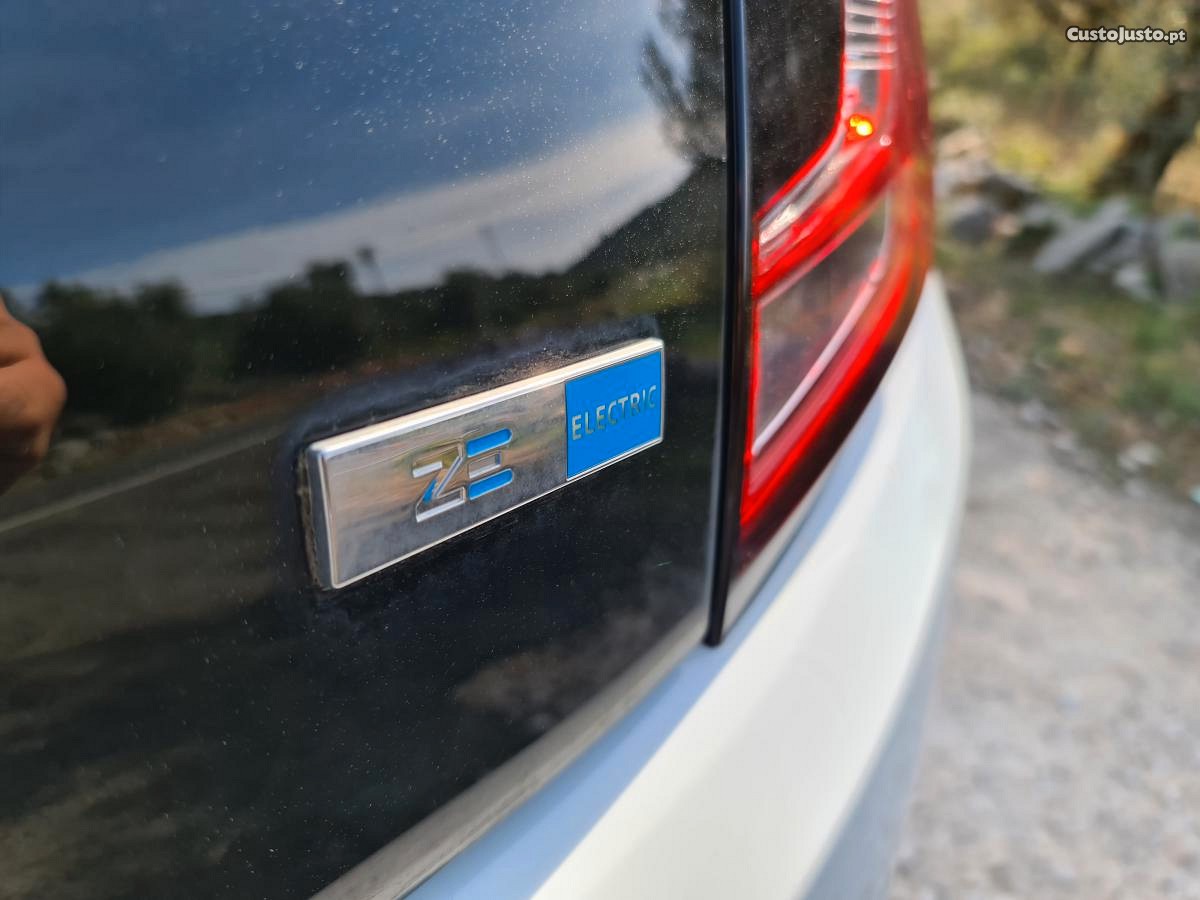 Renault Twingo Z.E. 22 Zen — fotografia 7