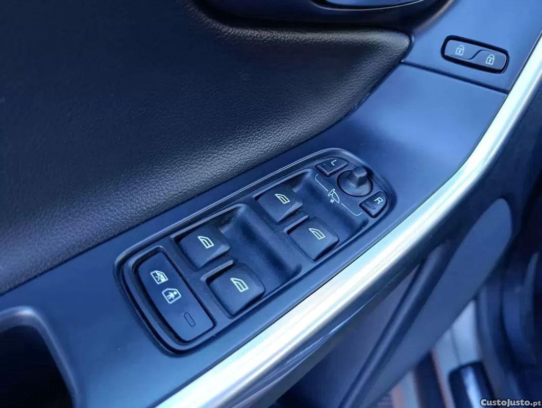 Volvo XC60 2.0 d4 momentum geartronic — photo 4
