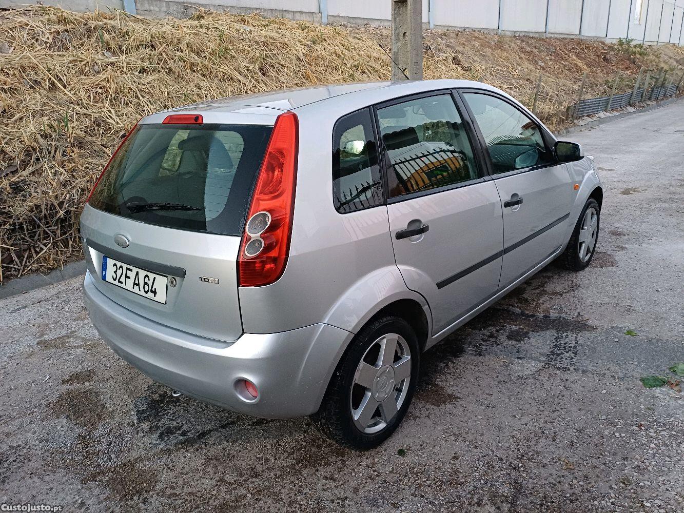 Ford Fiesta 1.4 Tdci Futura - 07 — photo 3