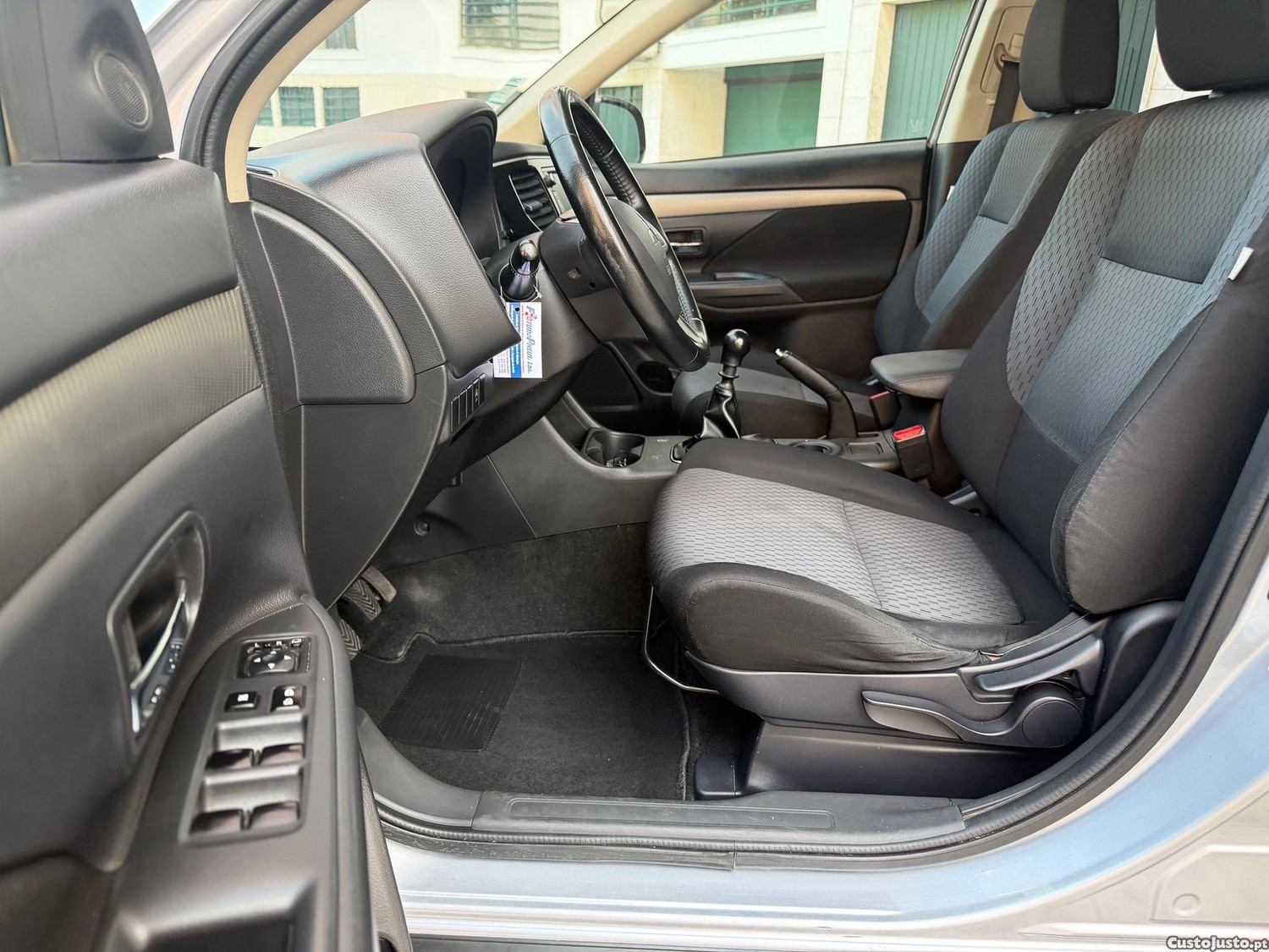 Mitsubishi Outlander 2.2 DI-D Intense — fotografia 17