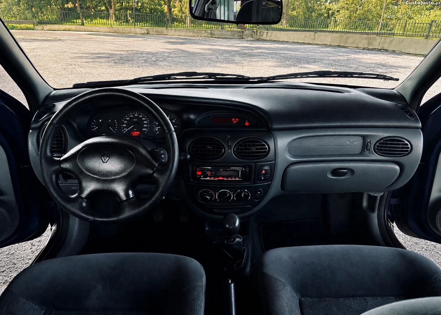 Renault Mégane 1.4 Symbol — fotografia 5