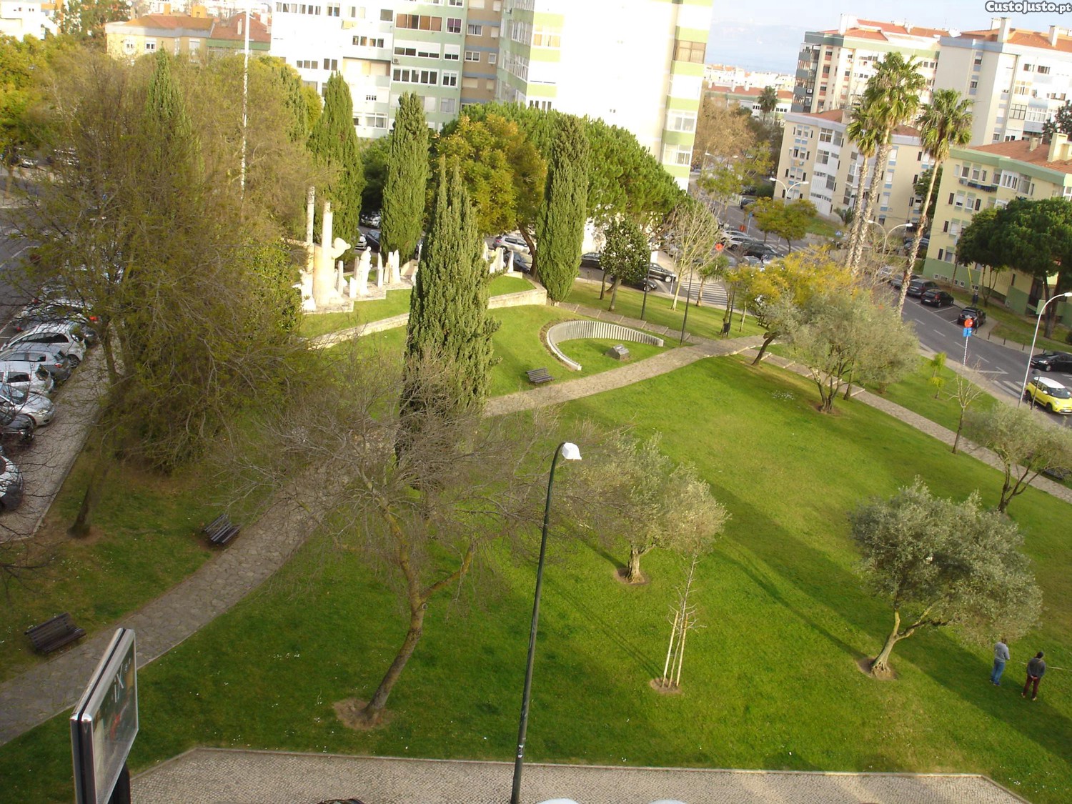 Property in Oeiras e S.Julião da Barra, Paço de Arcos e Caxias, Oeiras, Lisboa