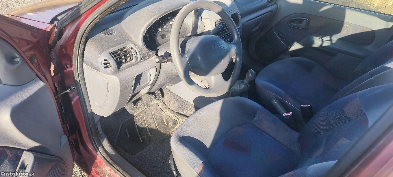 Renault Clio rt — fotografia 4