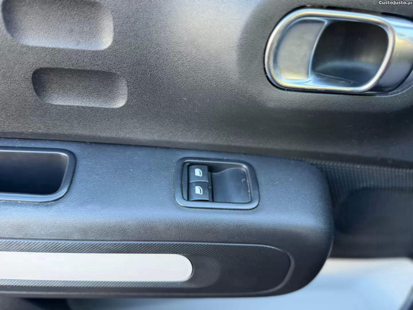 Citroën C3 1.2 puretech feel — photo 4