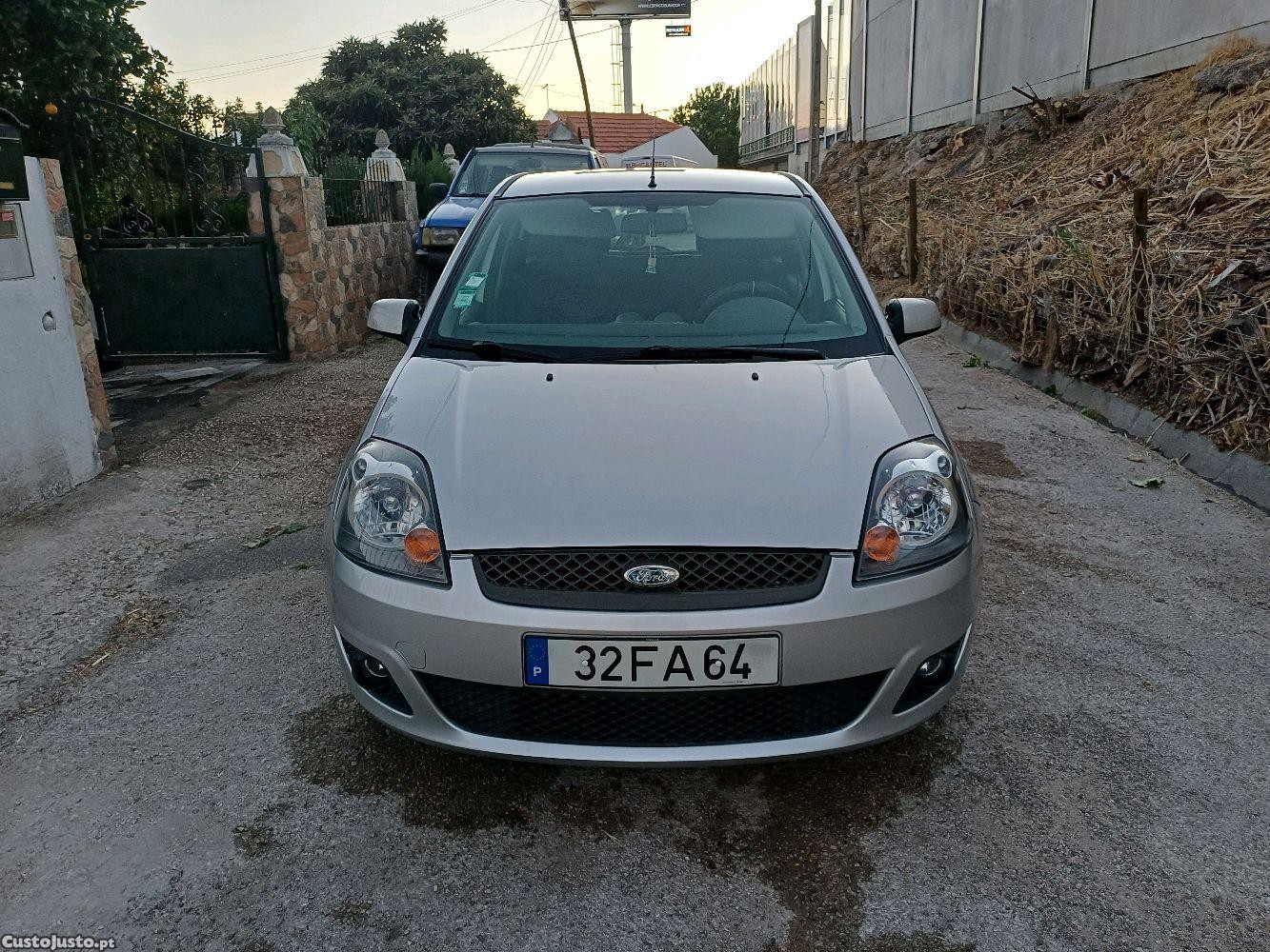 Ford Fiesta 1.4 Tdci Futura - 07 — photo 5