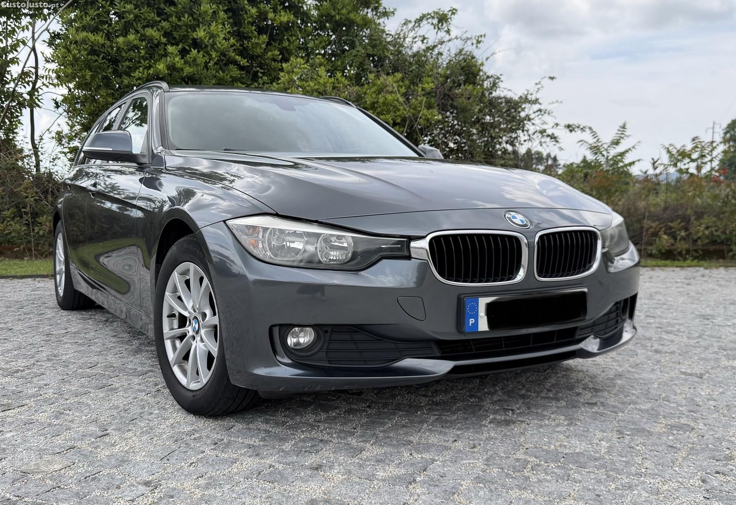 BMW 318 C bom estado com CarPlay — fotografia 10