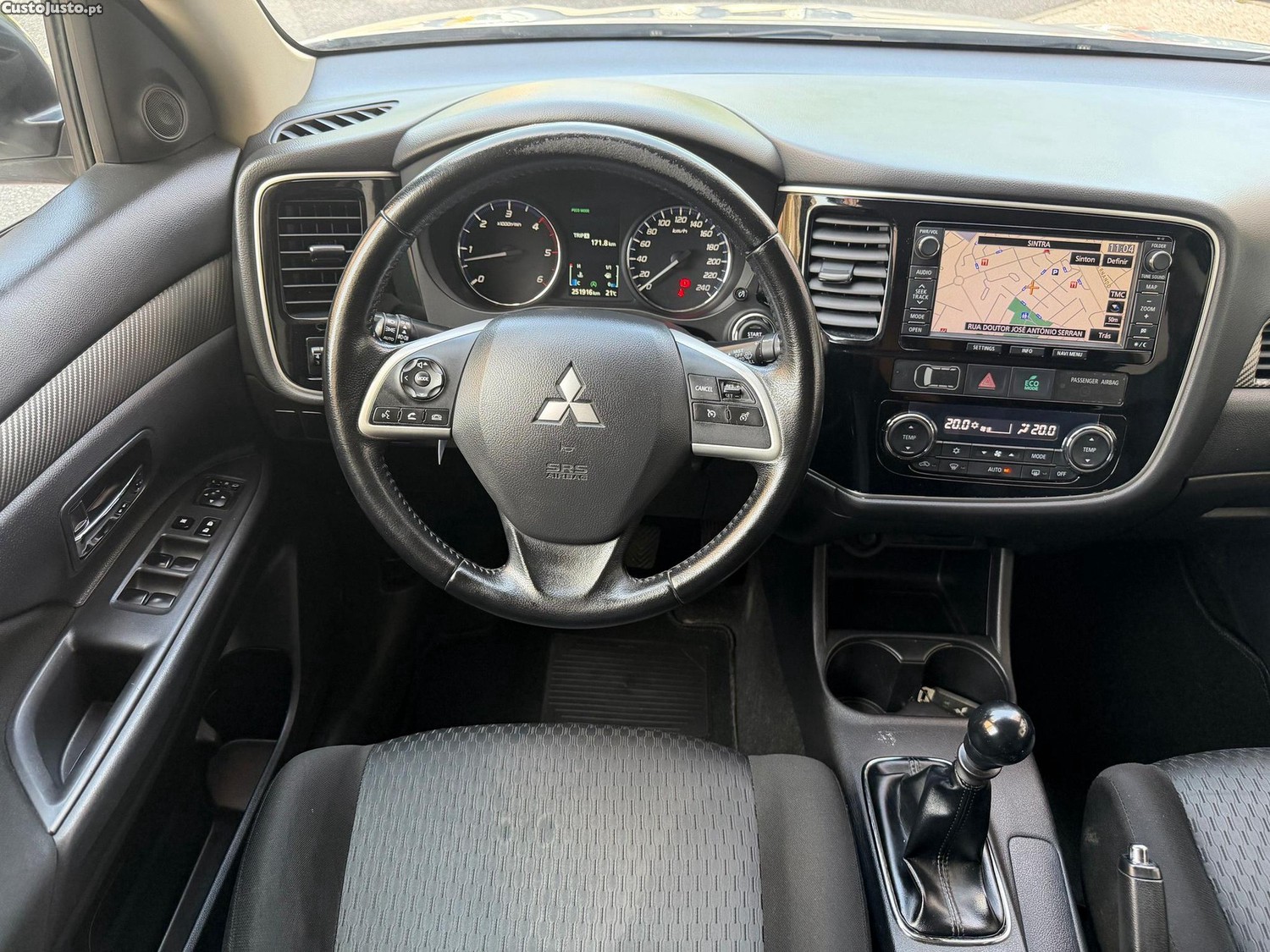 Mitsubishi Outlander 2.2 DI-D Intense — fotografia 16
