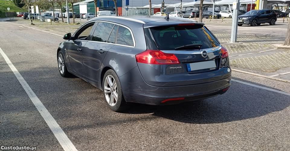 Opel Insignia Sports Tourer 2.0 TDCi — fotografia 6