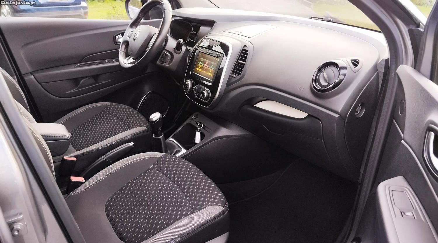 Renault Captur 0.9 TCe Exclusive - 19 — photo 4