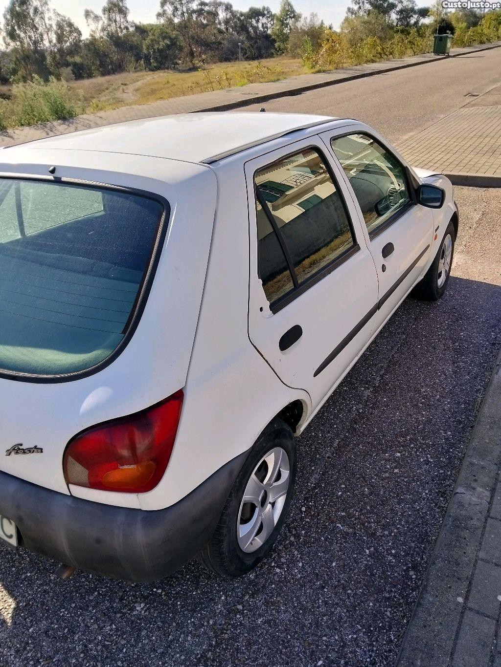 Ford Fiesta Studio motor 1.8 d — photo 3