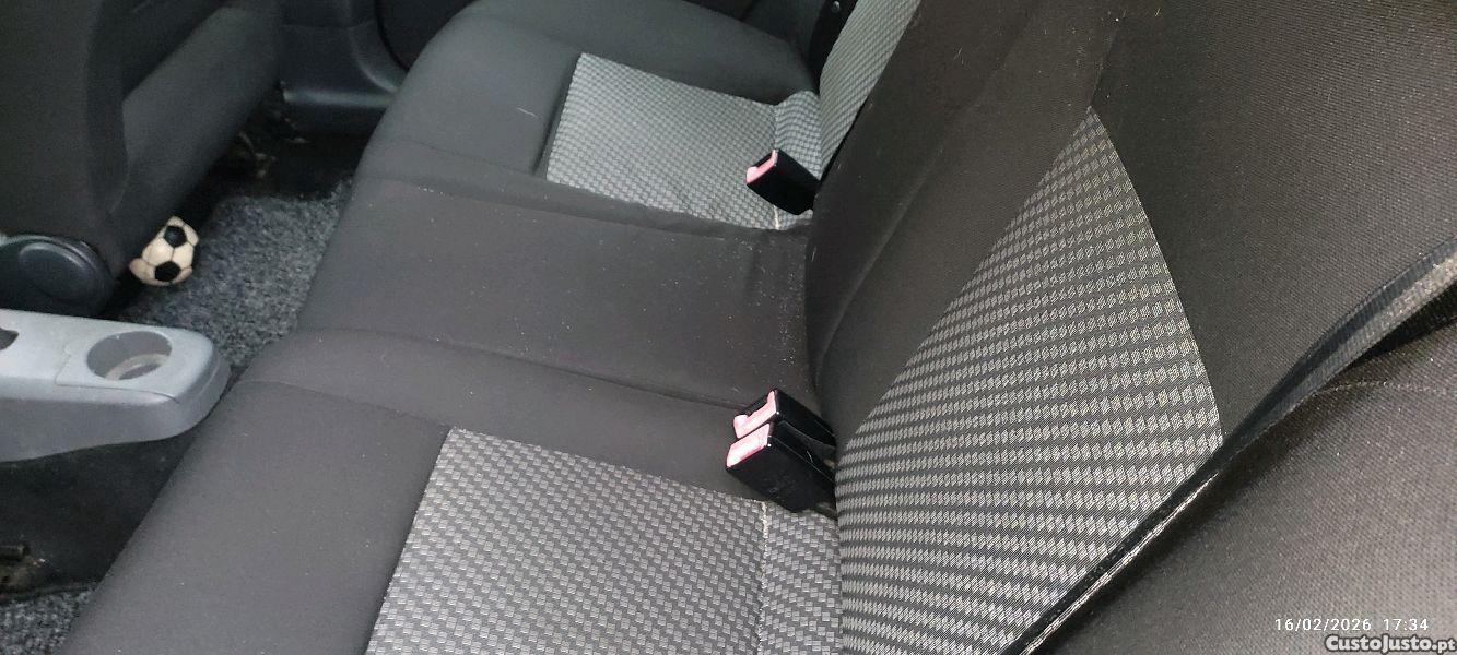 SEAT Ibiza 1400tdi — fotografia 6