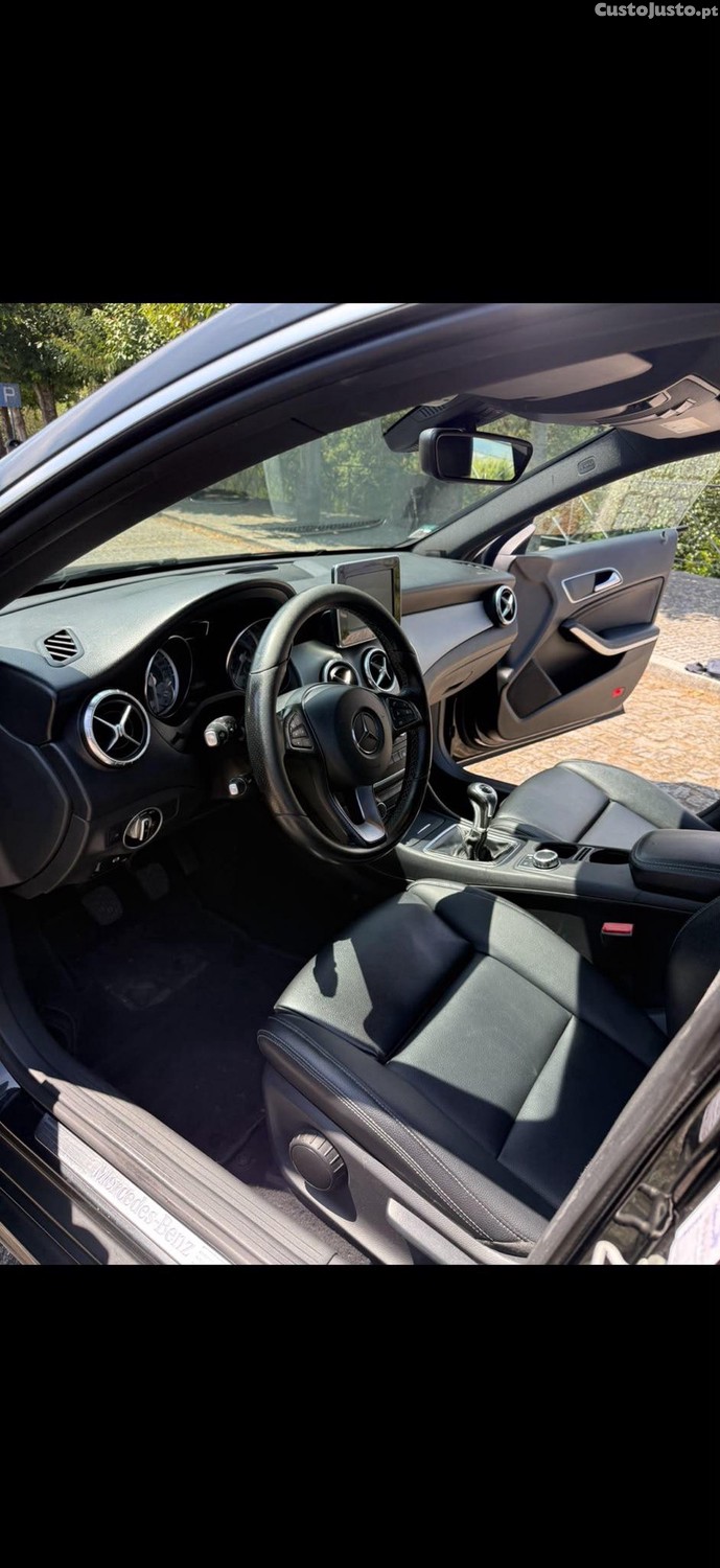 Mercedes-Benz CLA 180 Urban — fotografia 5