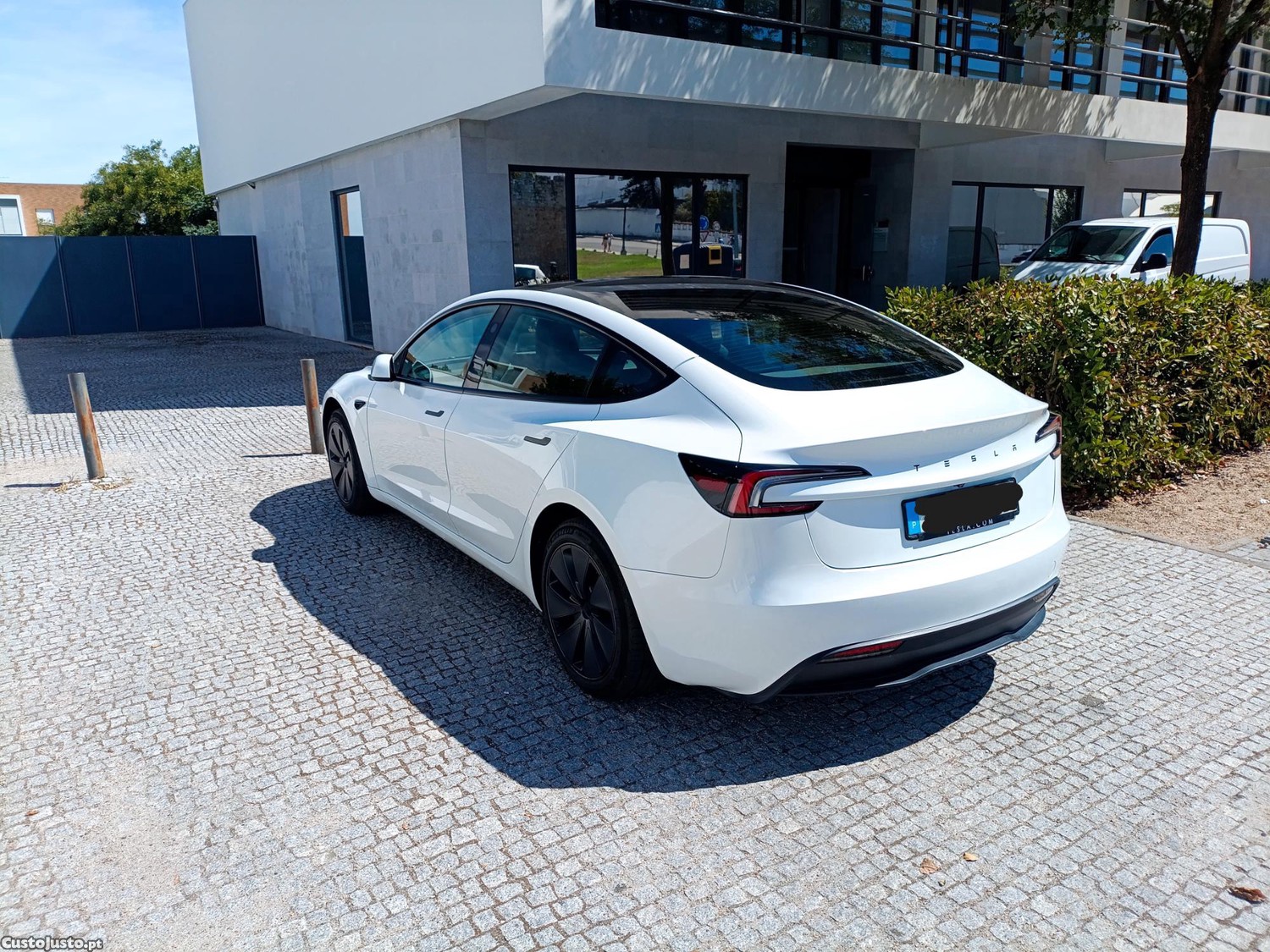 Tesla Model 3 3 — fotografia 2