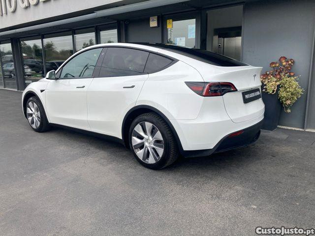 Tesla Model Y Long Range Dual Moto — fotografia 25