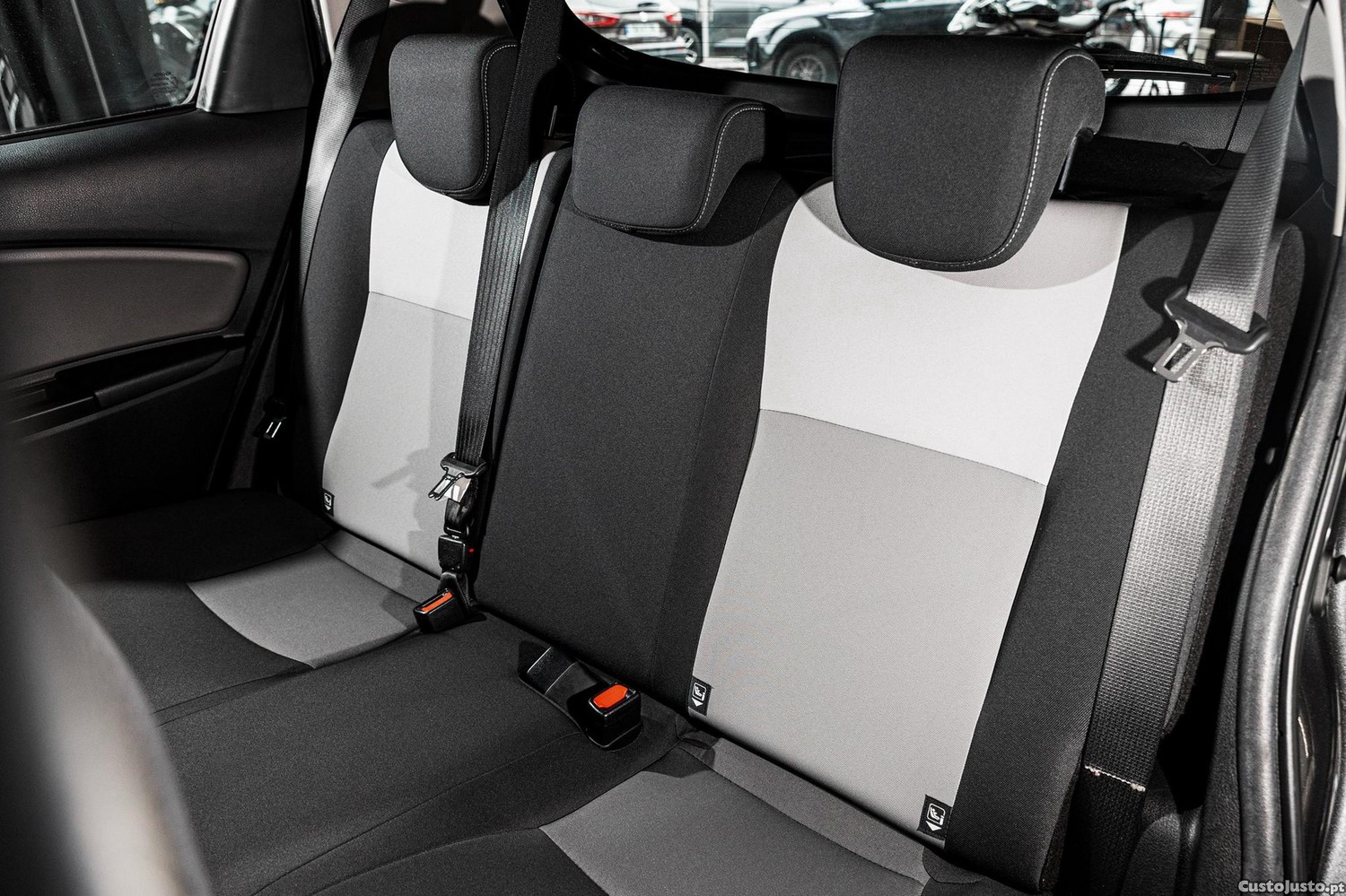 Toyota Yaris 1.0 VVT-i Comfort — fotografia 3