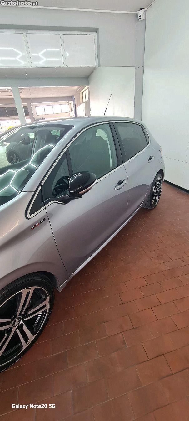 Peugeot 208 1.2 vti Puretch GT Line — fotografia 6