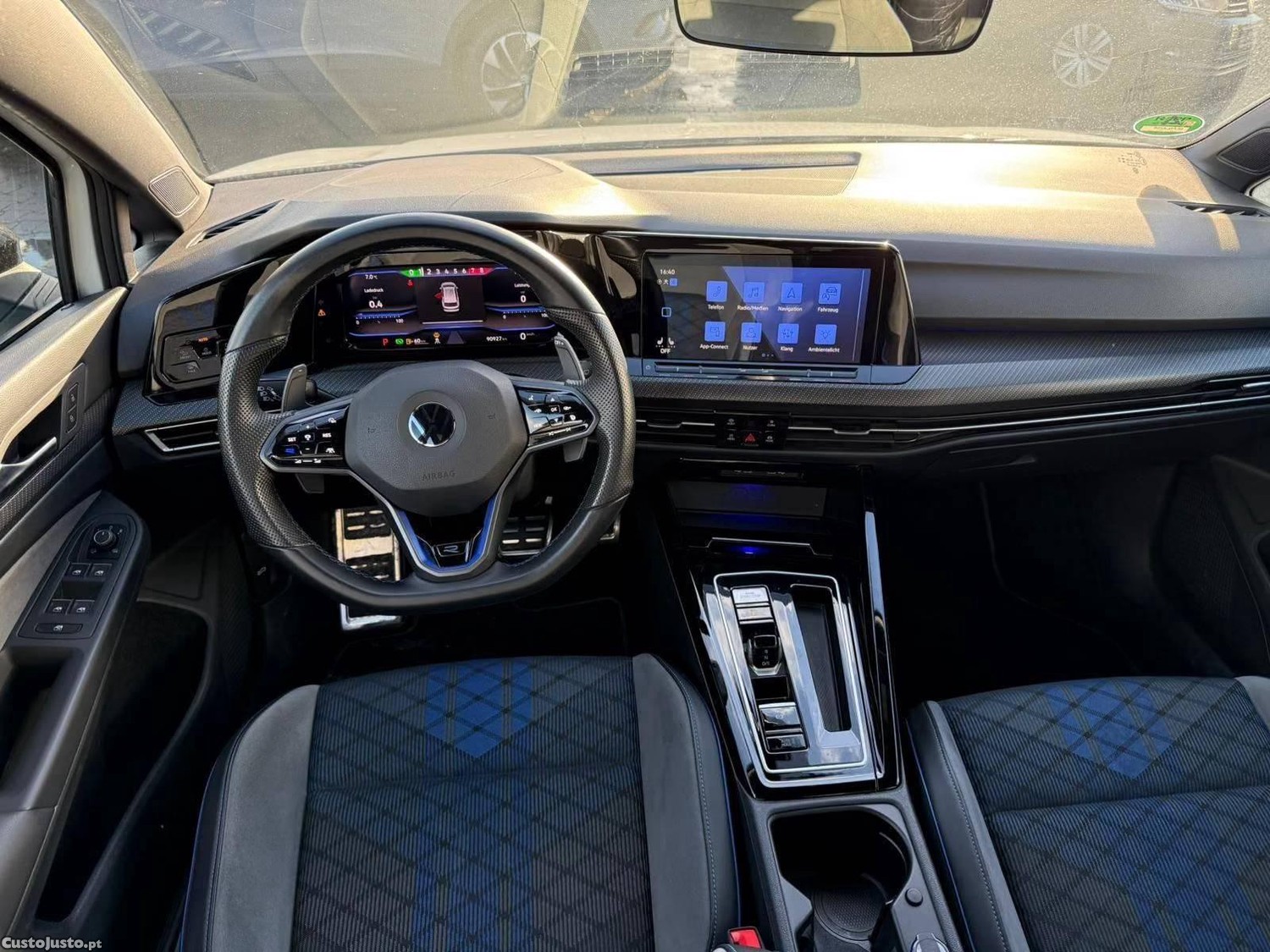 VW Golf 2.0 TSI R 4Motion — photo 4