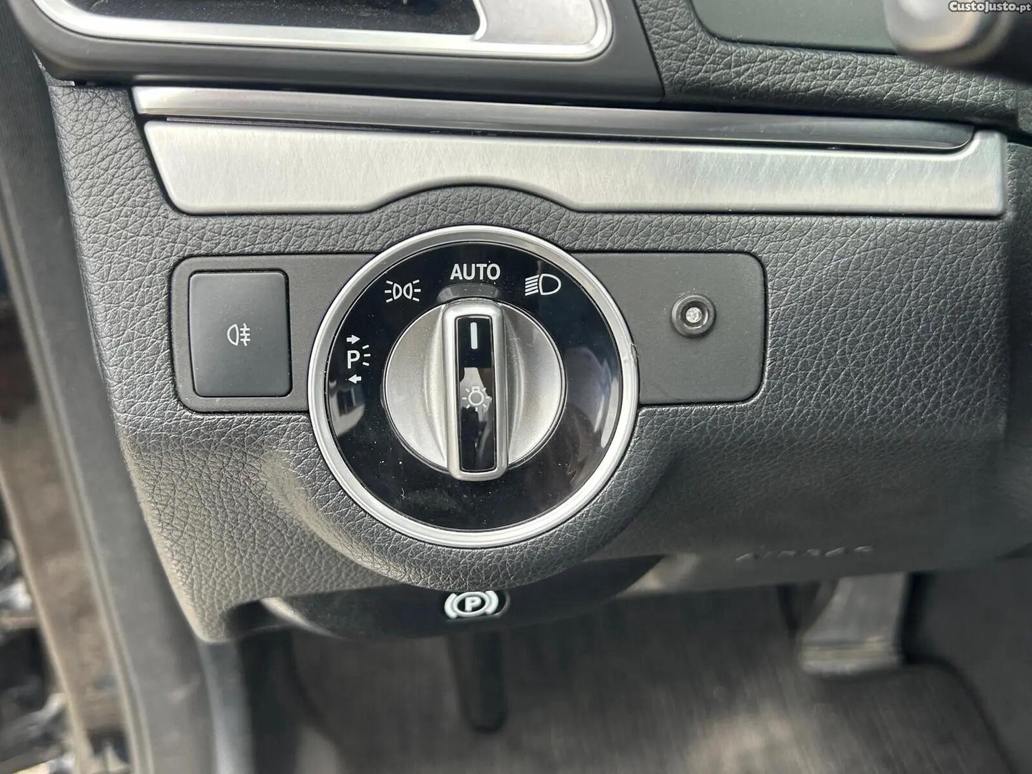 Mercedes-Benz E 220 BlueTEC Auto — fotografia 4