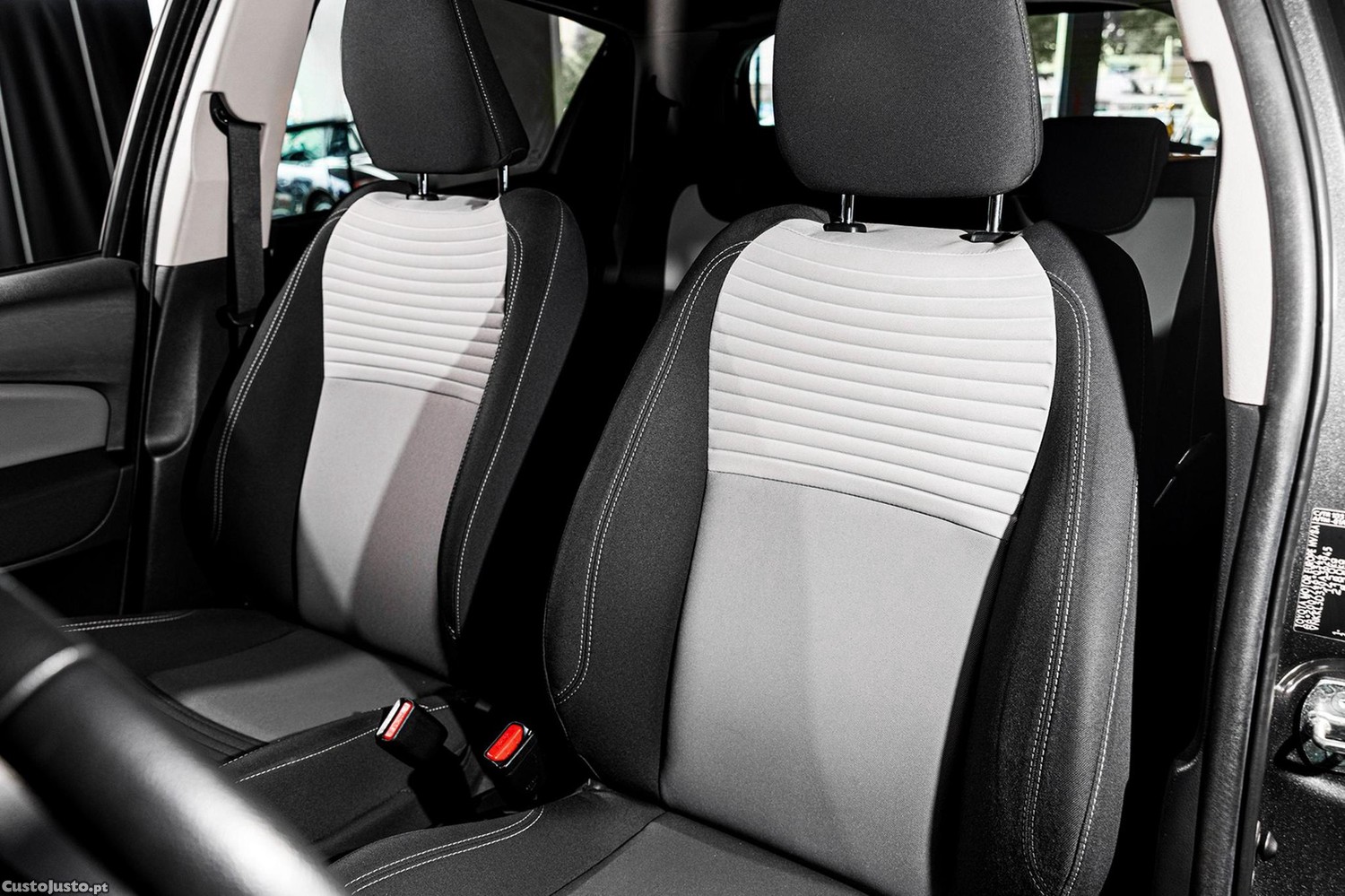 Toyota Yaris 1.0 VVT-i Comfort — fotografia 4
