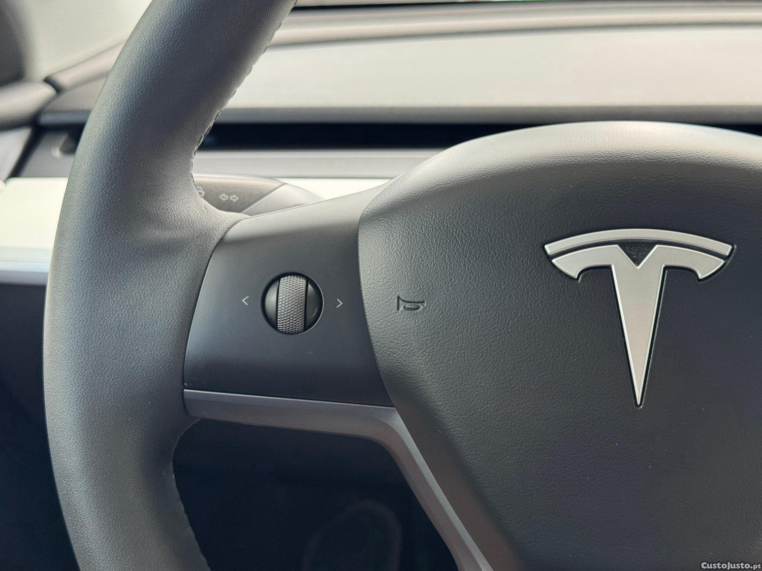 Tesla Model Y Long Range Tração Traseira — fotografia 11