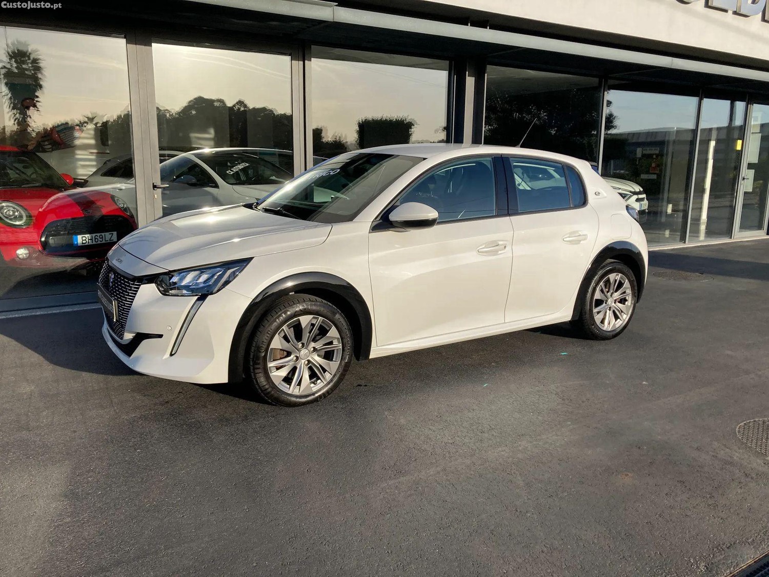Peugeot e-208 50 kWh Active Pack - 20 — photo 4