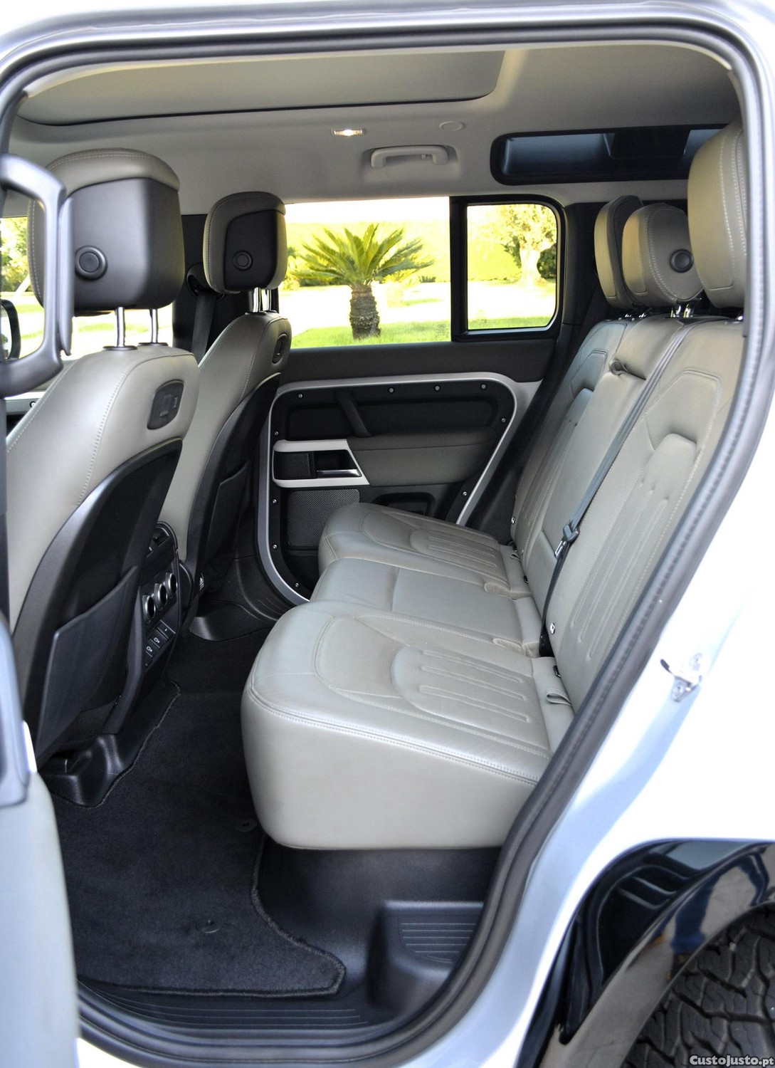 Land Rover Defender 3.0 I6 130 AWD X-Dynamic HSE — fotografia 12