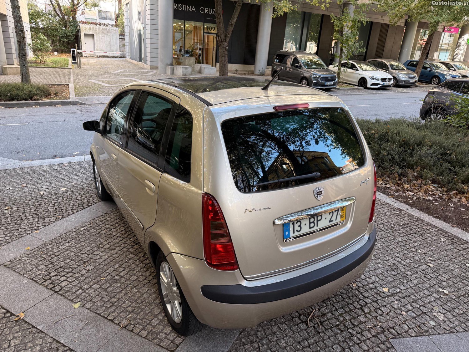 Lancia Musa 1.3  16V M-jet Oro Executive — photo 3