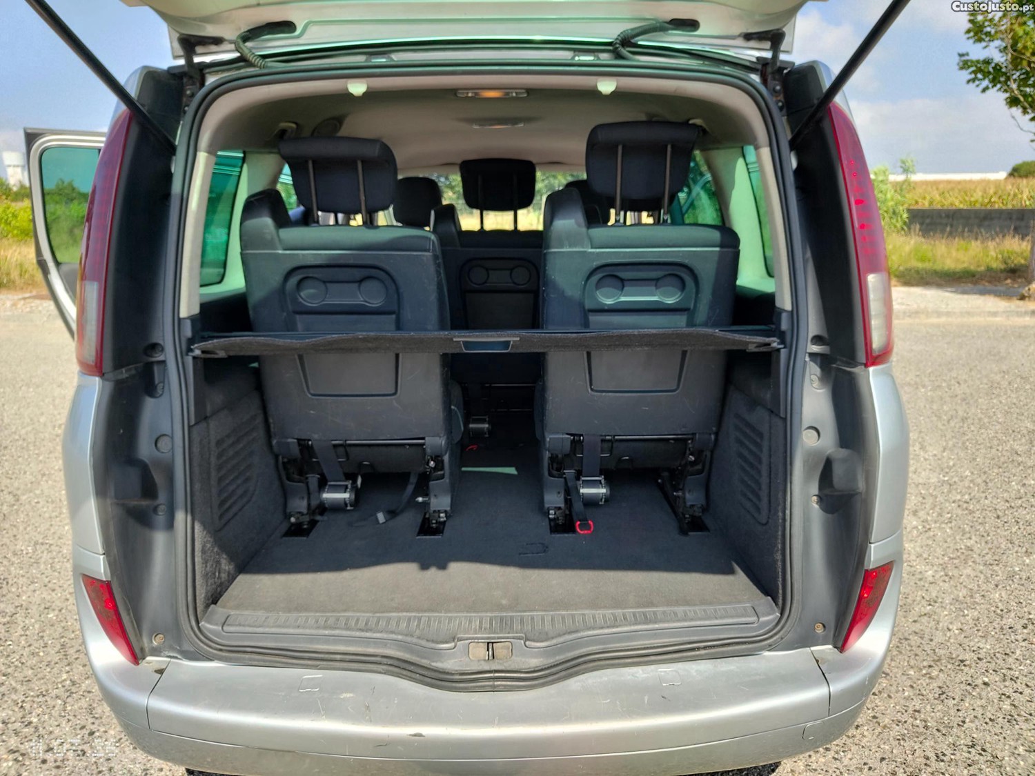 Renault Grand Espace 2.0 dCi SE 7L — fotografia 5