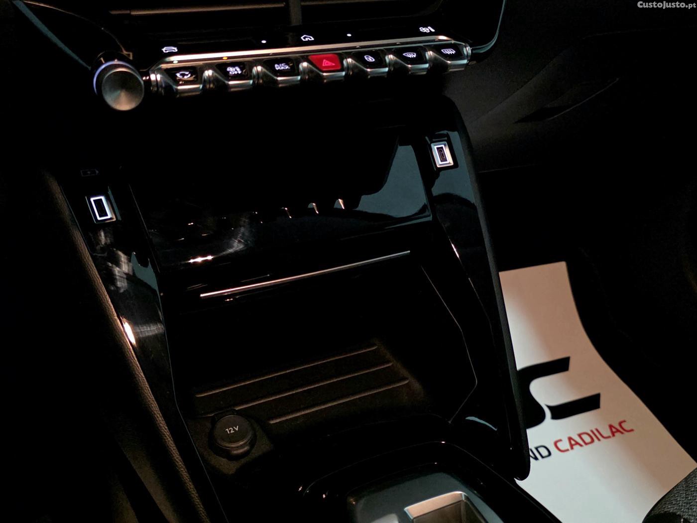 Peugeot e-208 51 kWh Allure — fotografia 3