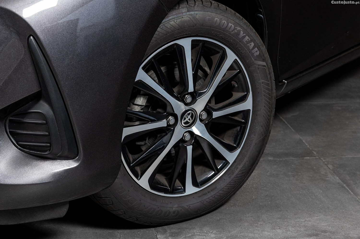 Toyota Yaris 1.0 VVT-i Comfort — fotografia 17