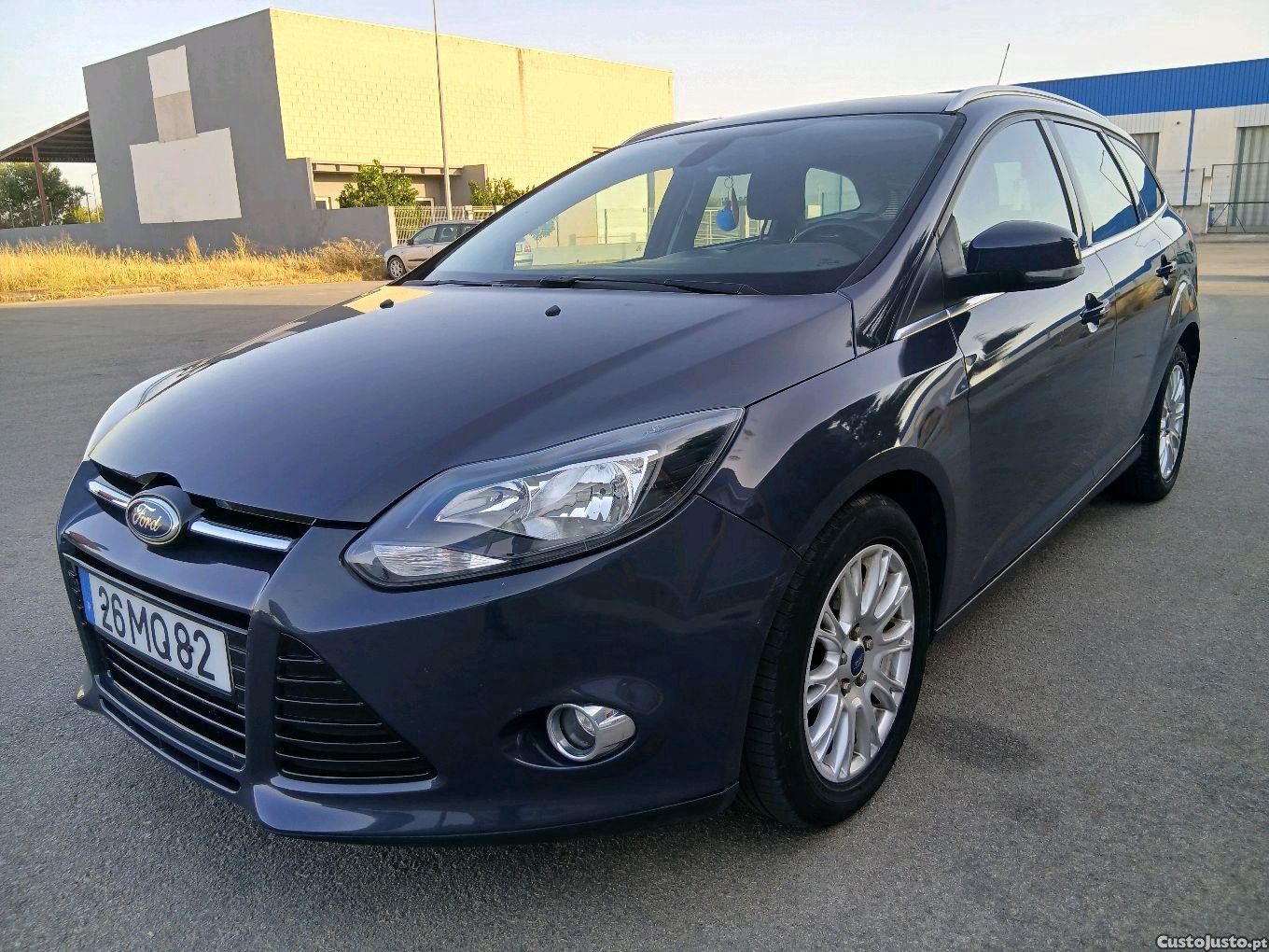 Ford Focus titanium top gama — fotografia 8