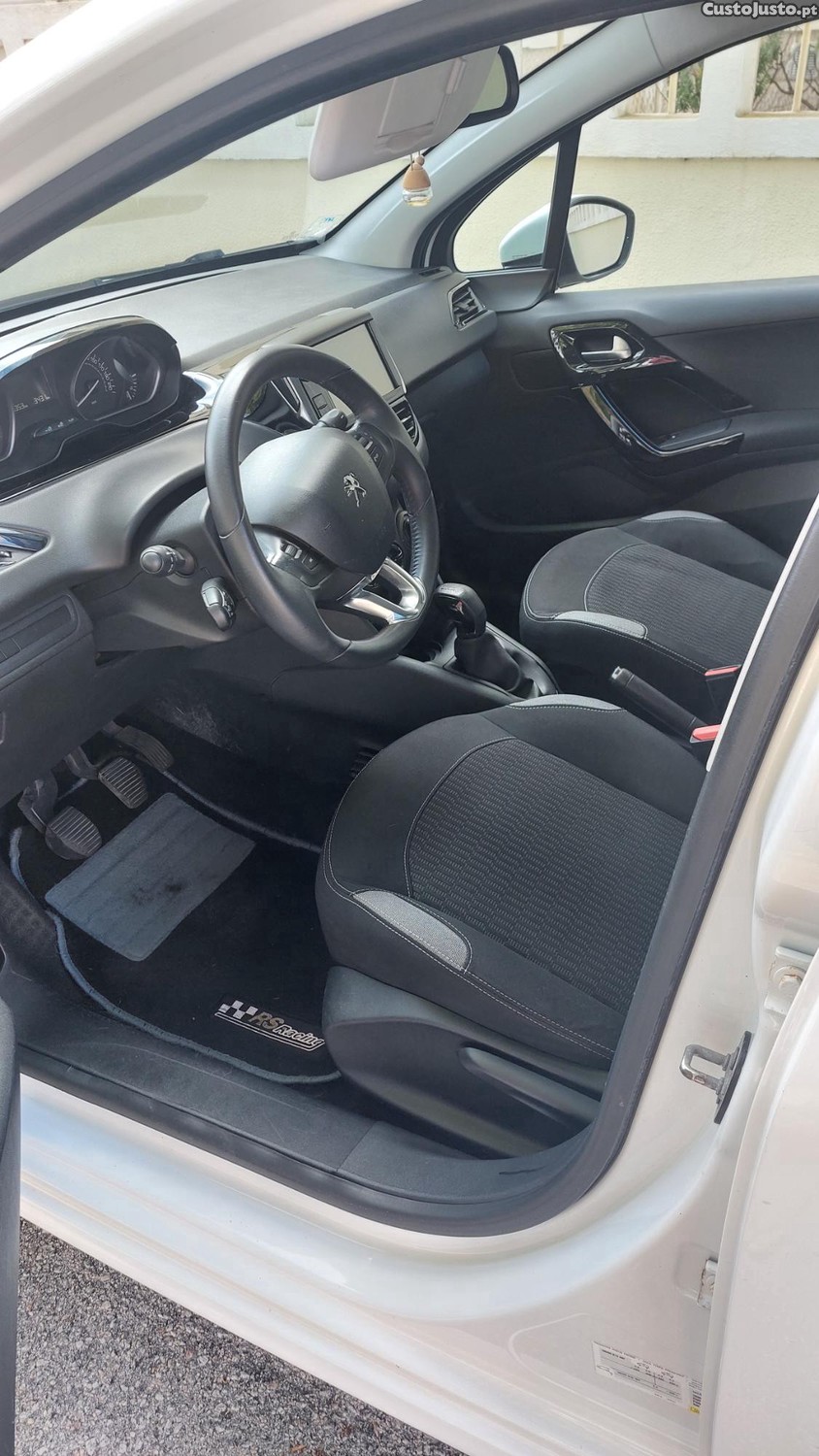 Peugeot 208 Alure — fotografia 7