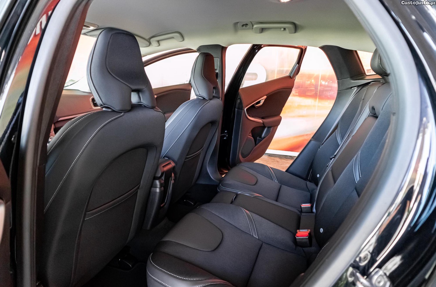 Volvo V40 2.0 D3 Momentum Geartronic — fotografia 5