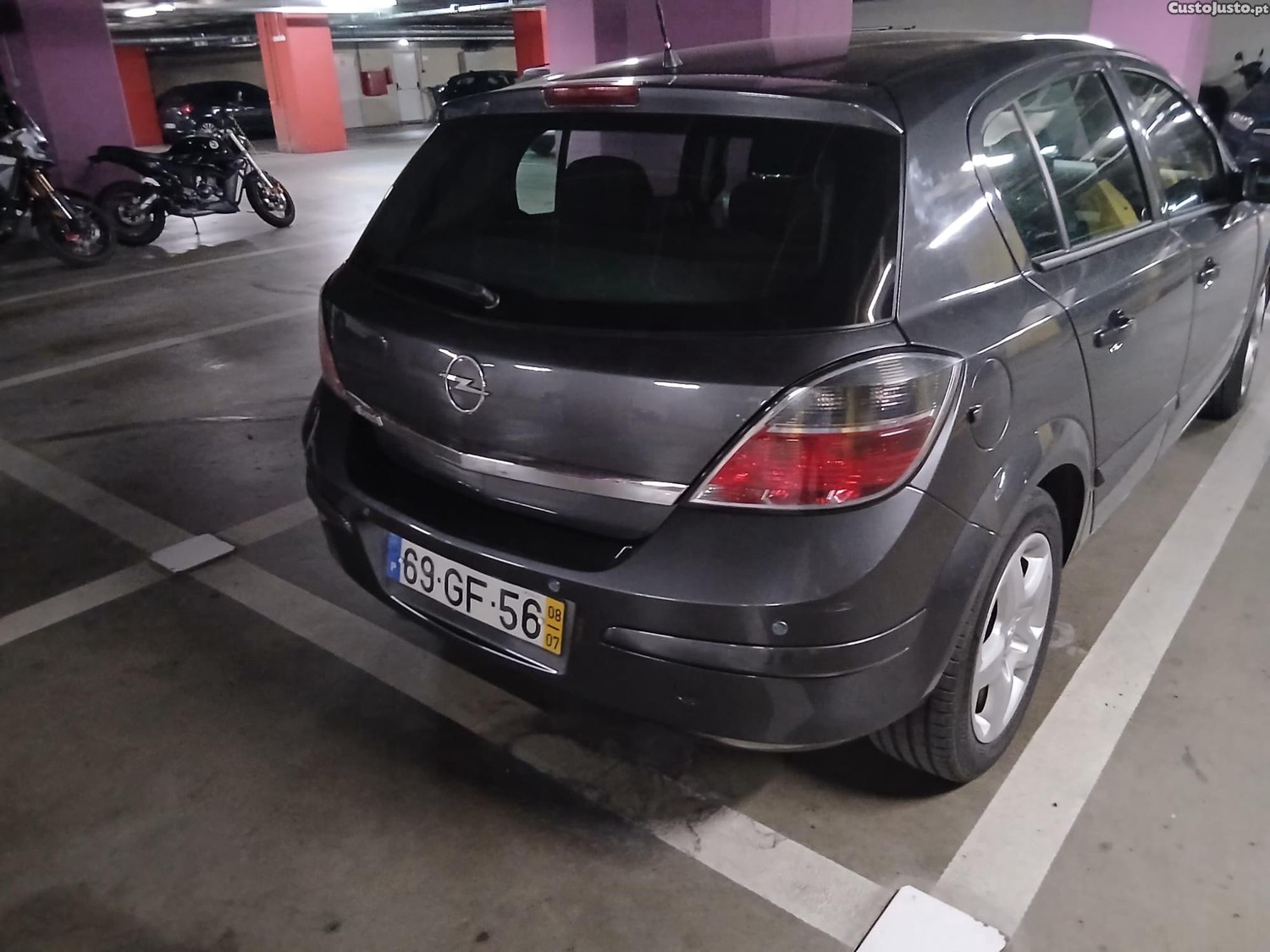 Opel Astra 1.4 — fotografia 5