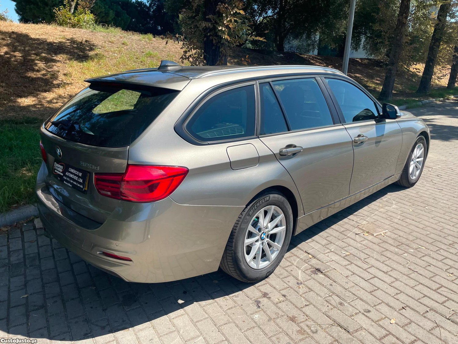 BMW 320 d Line Luxury Auto - 16 — photo 3