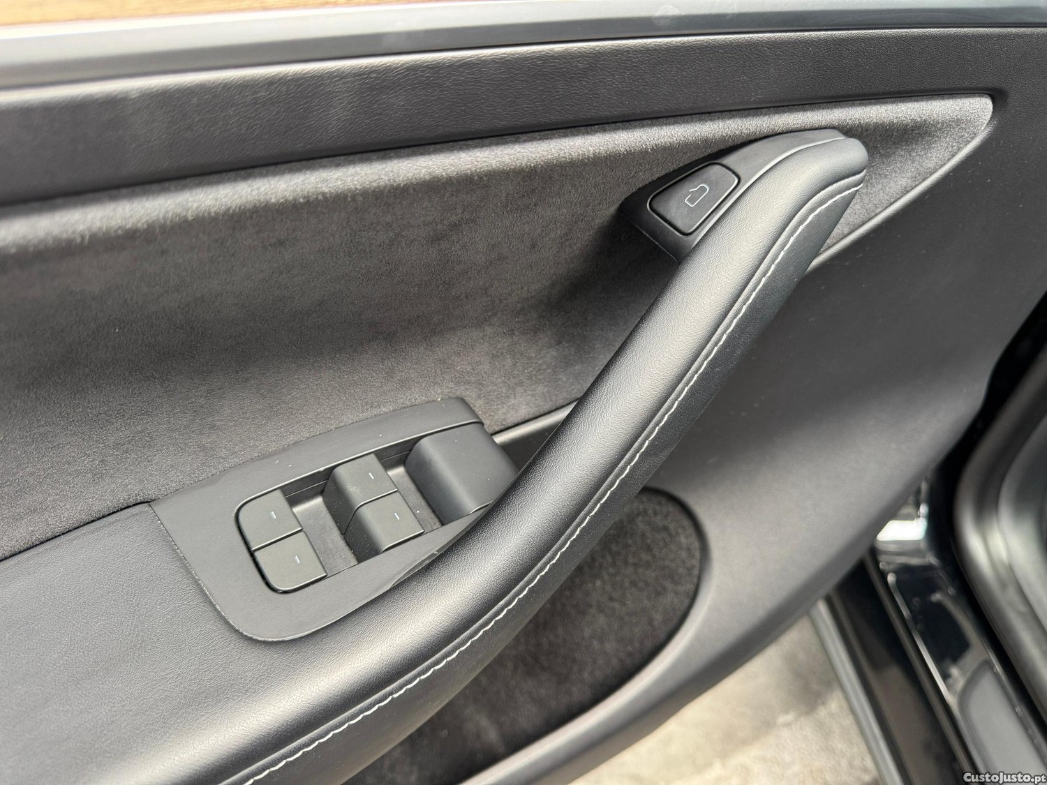 Tesla Model Y Tração Traseira — fotografia 15