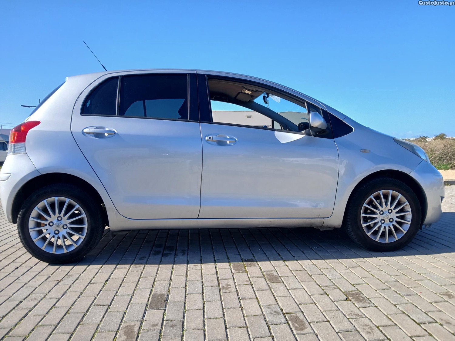 Toyota Yaris 1.3 VVTi Nacional Fiabilidade Toyota  Caixa de 6 Velocidades — photo 4