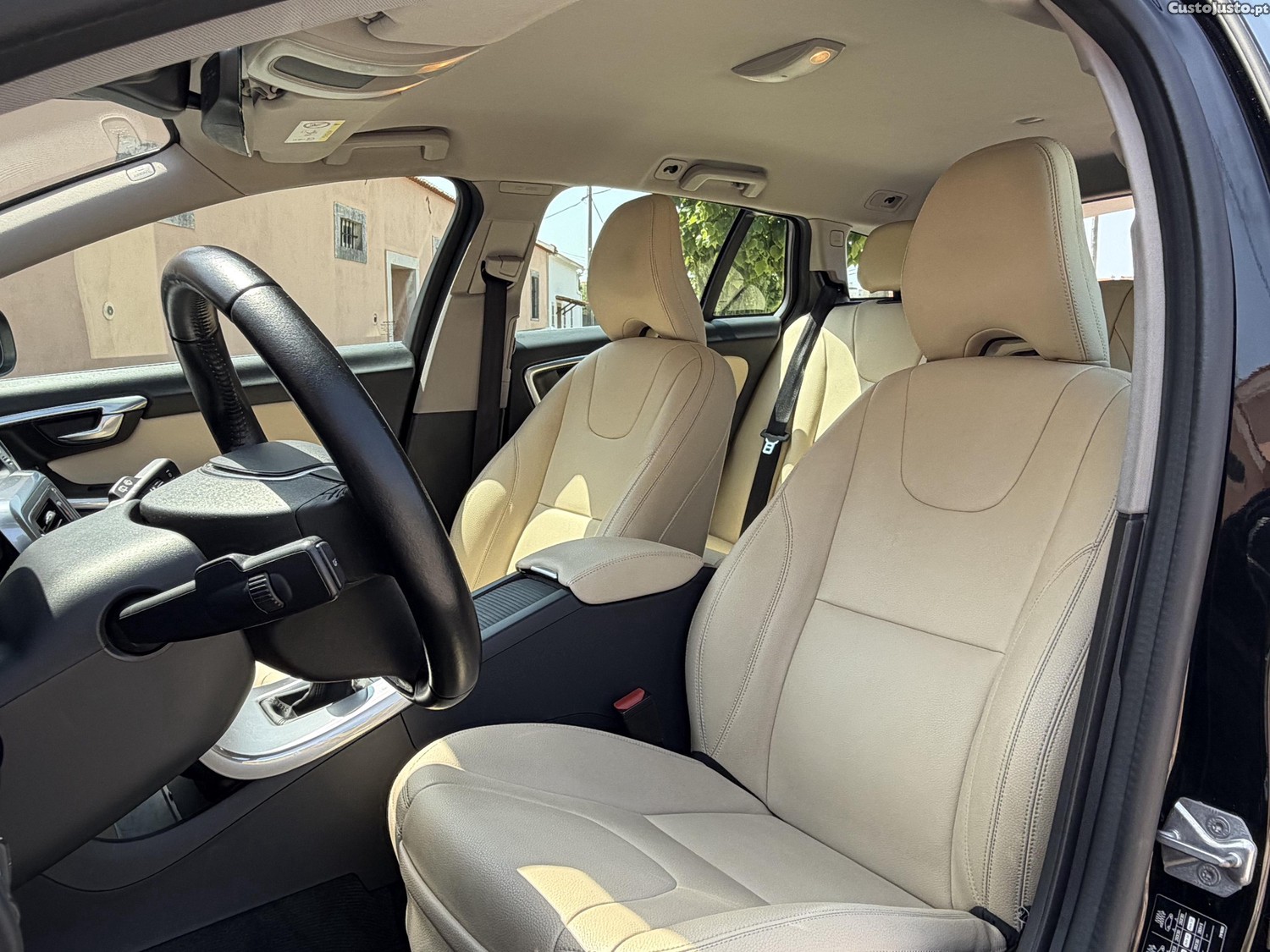 Volvo V60 Momentum — fotografia 7