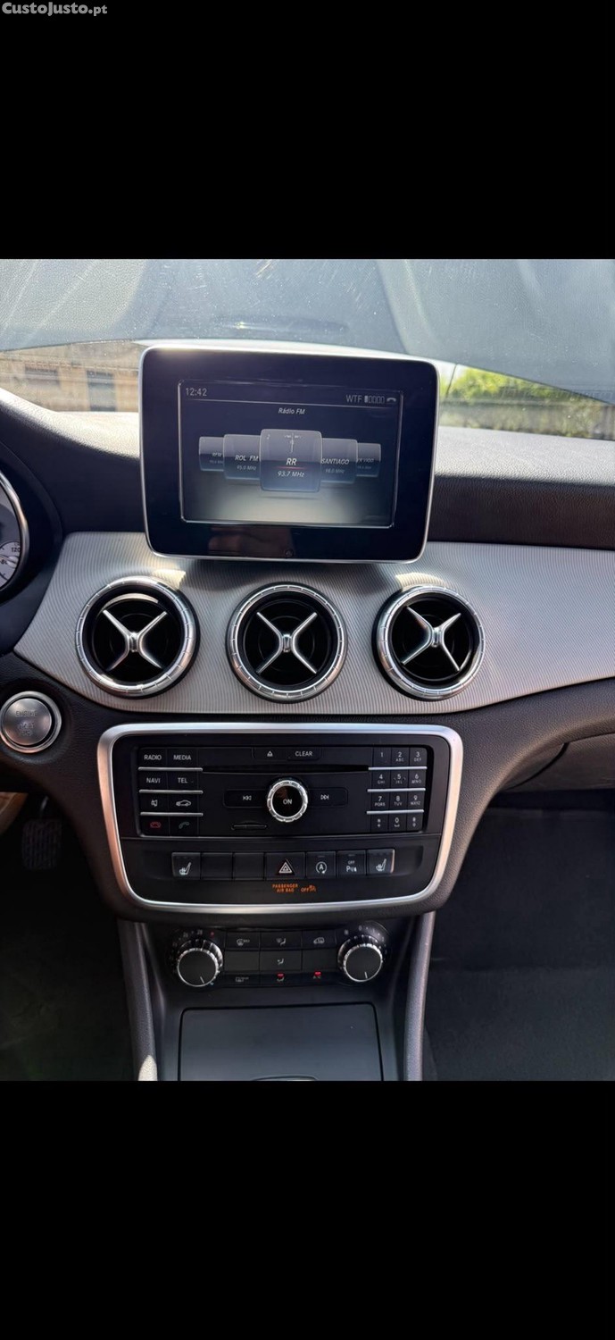 Mercedes-Benz CLA 180 Urban — fotografia 7