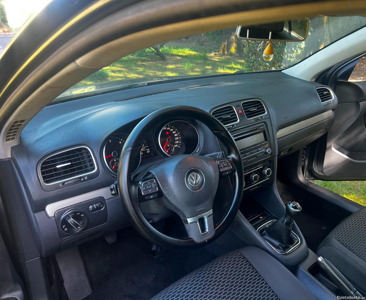 Volkswagen Golf VI 1.6 TDI Confortline (1 Registo) - Excelente Estado Geral — fotografia 3