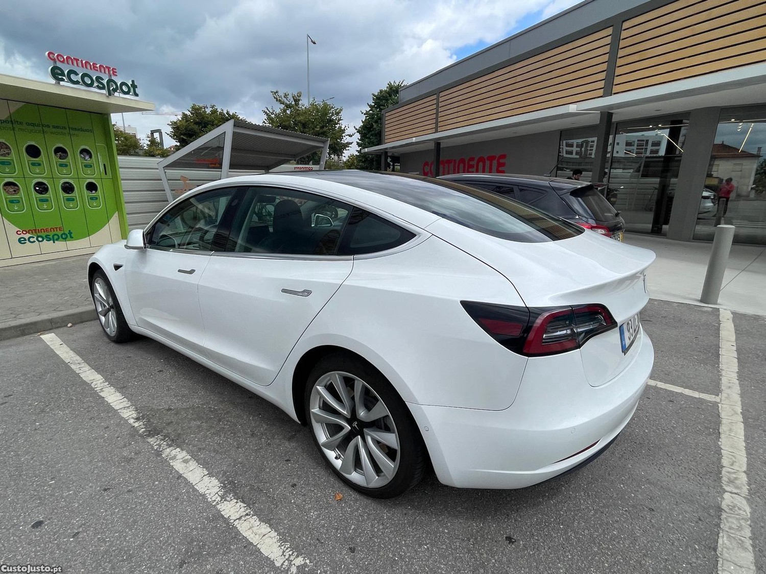 Tesla Model 3 SR+ — fotografia 9