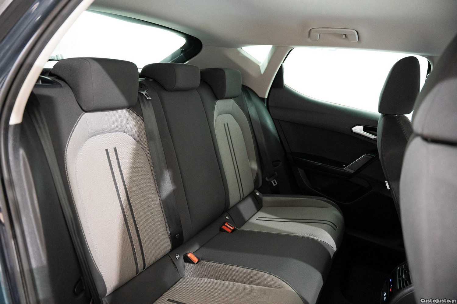 SEAT Leon 1.0 ETSI Style DSG — fotografia 2